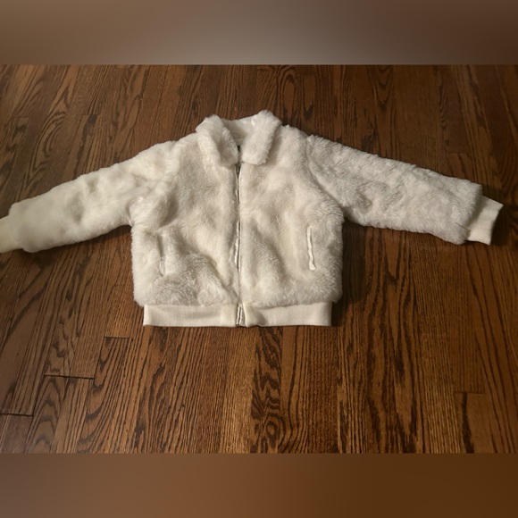 Gap fur jacket that converts into a vest - Picture 2 of 4